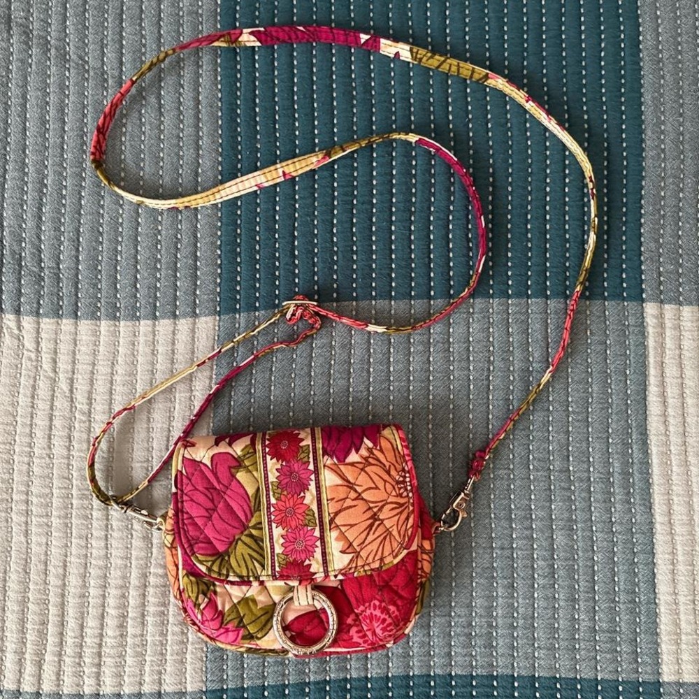 Vintage Vera Bradley quilted crossbody bag